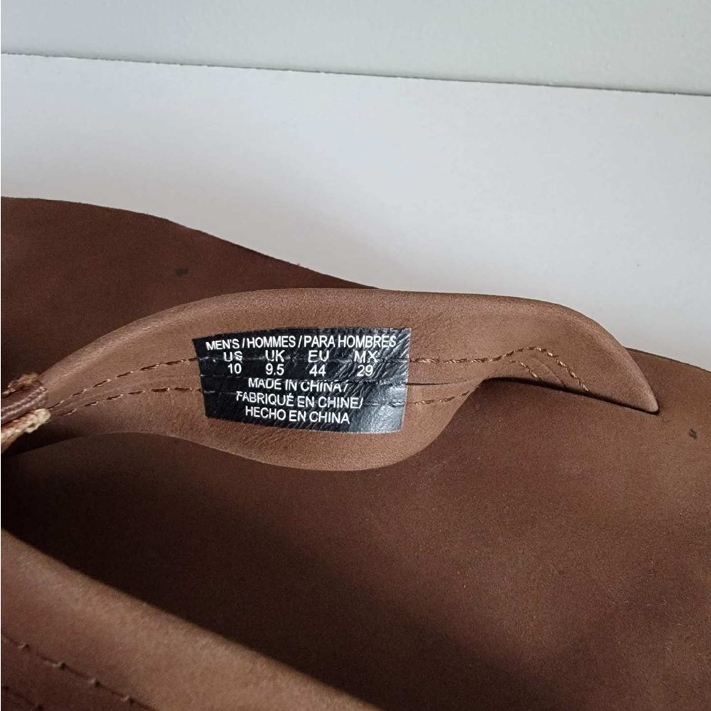 American Eagle leather flip flip sandals. Men’s size 10